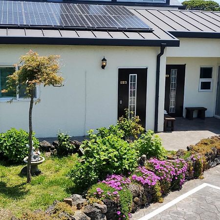 Hanihaus Sinchon-Ri Jeju Exterior photo