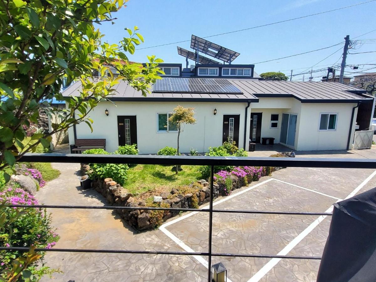 Hanihaus Sinchon-Ri Jeju Exterior photo