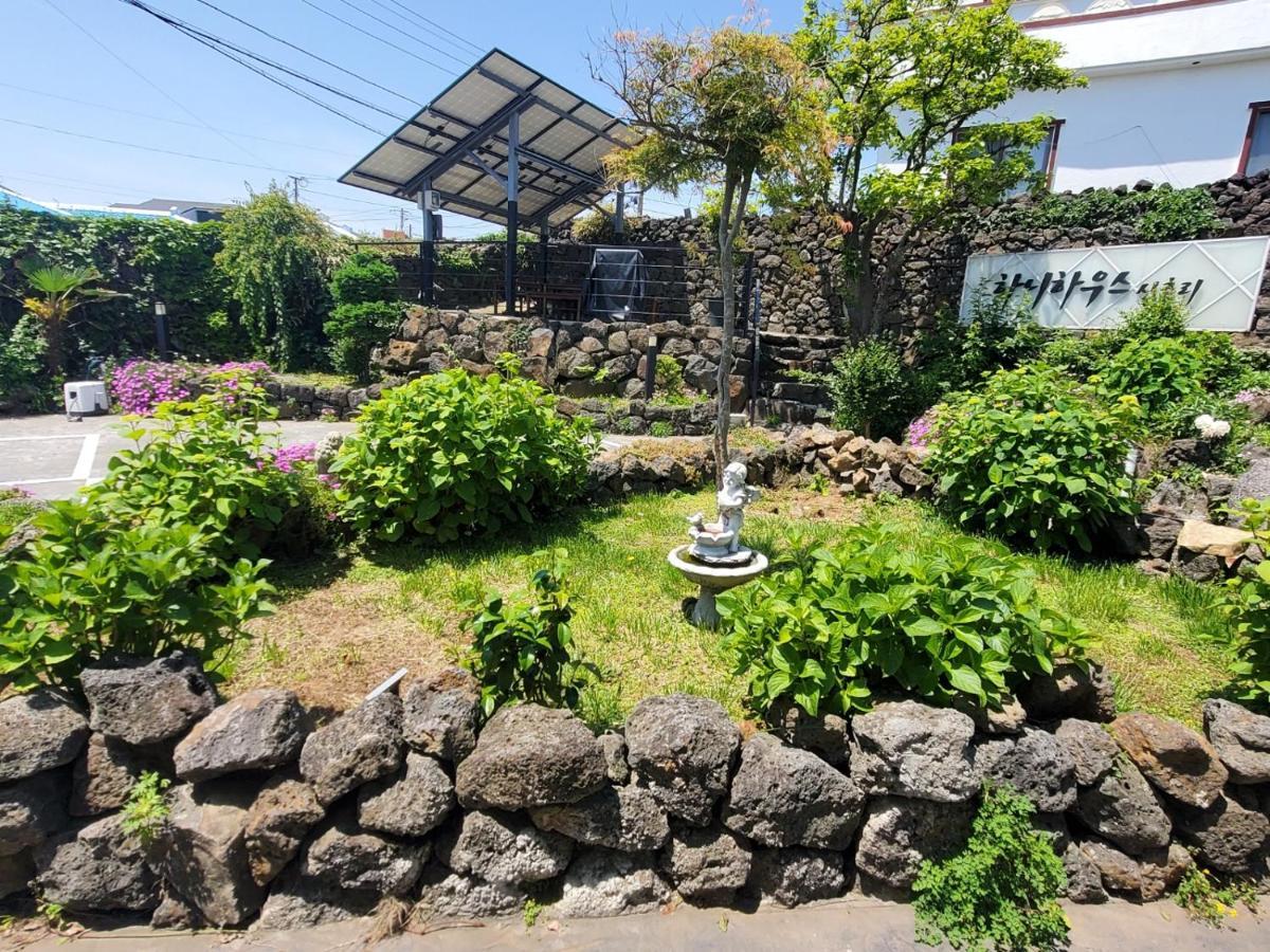 Hanihaus Sinchon-Ri Jeju Exterior photo