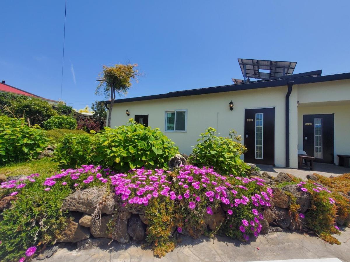 Hanihaus Sinchon-Ri Jeju Exterior photo